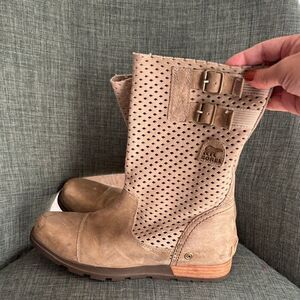 SOREL Major Pull-on Perforated Distressed leather boots Women Size 8 Fall Winter